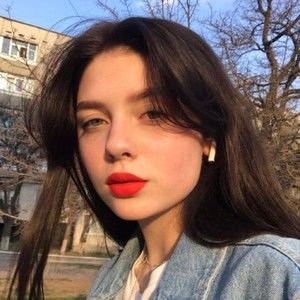 Meet your Posher, Yasmina